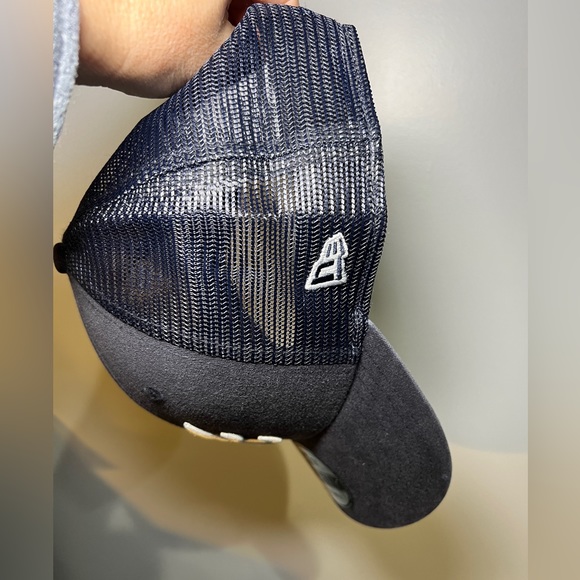 Atlanta Braves Adjustable Truckers Hat - Navy Blue with A embroidered logo NWT - Picture 2 of 5